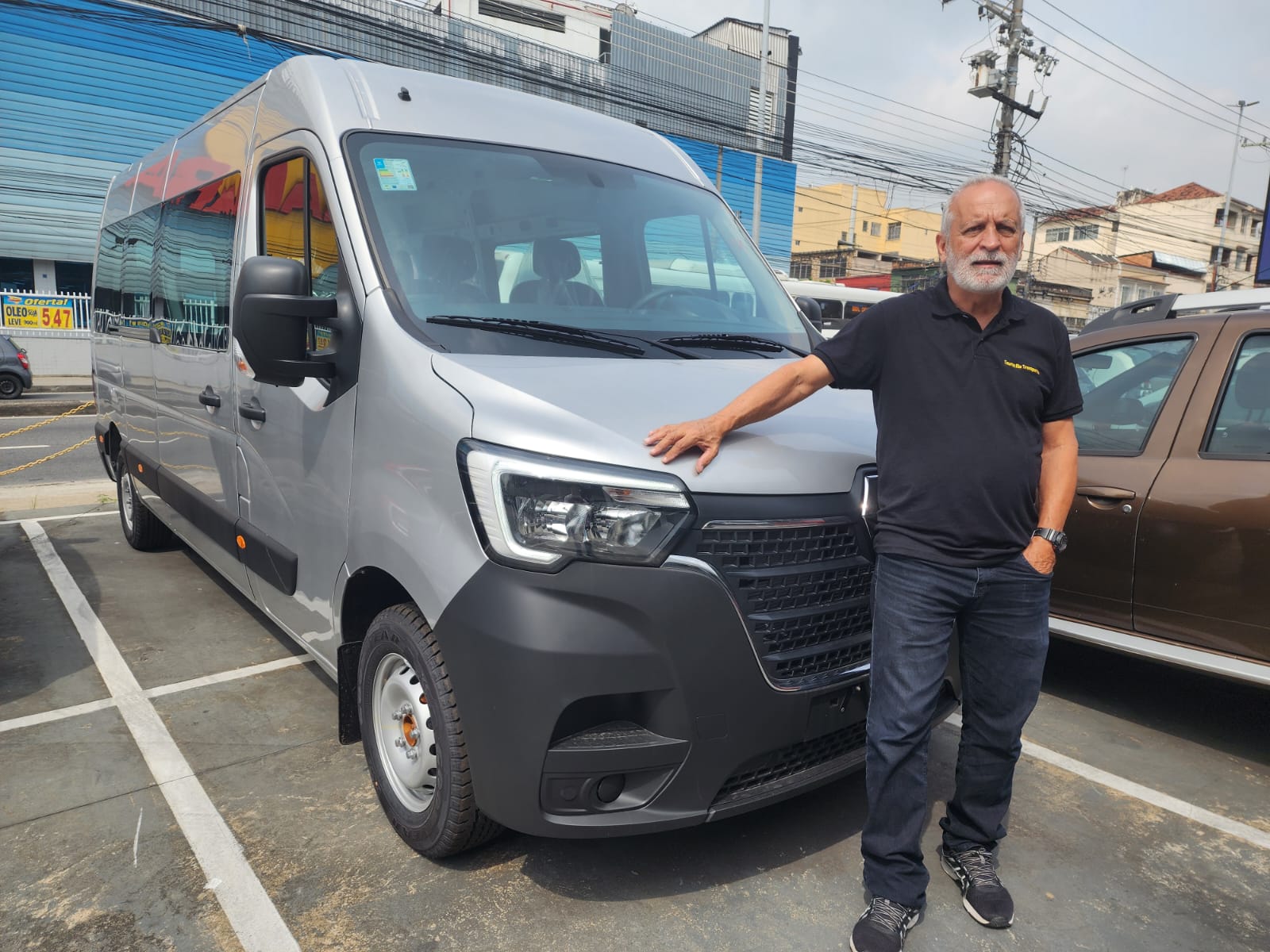 Van Renault Master Executiva 16 passageiros - Frota Tourist Rio